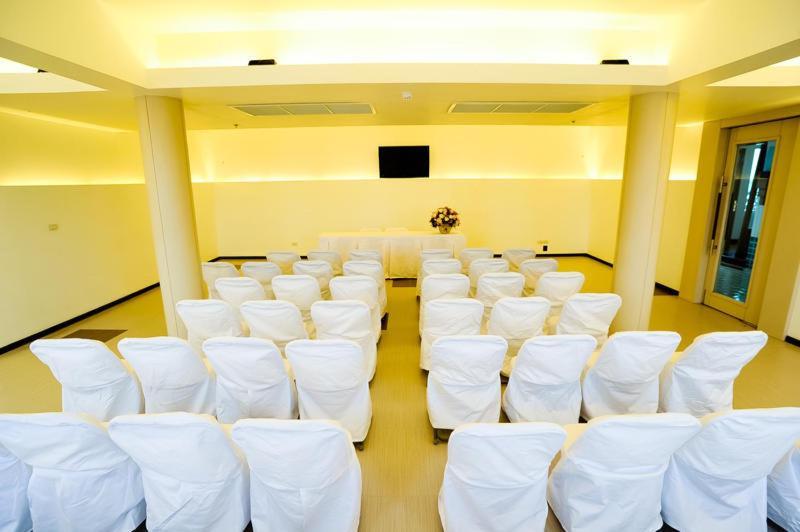Much-Che Manta Boutique Hotel Удон Тани Екстериор снимка